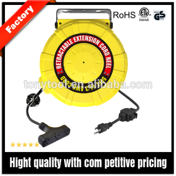 Retractable extension cord reel