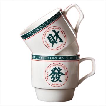 Tách cà phê theo phong cách Trung Quốc và đĩa cà phê bằng sứ được đặt món trà cappuccino có thể xếp chồng lên nhau