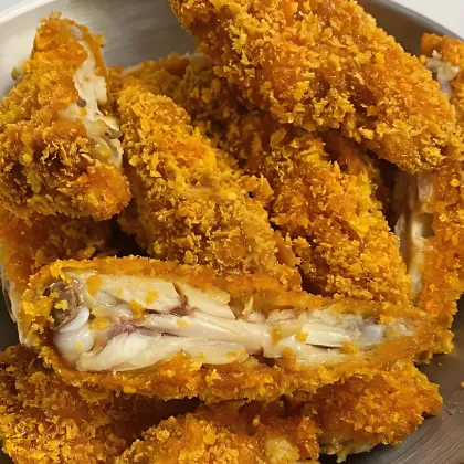 Fried chicken mid-wings wrapped in flour