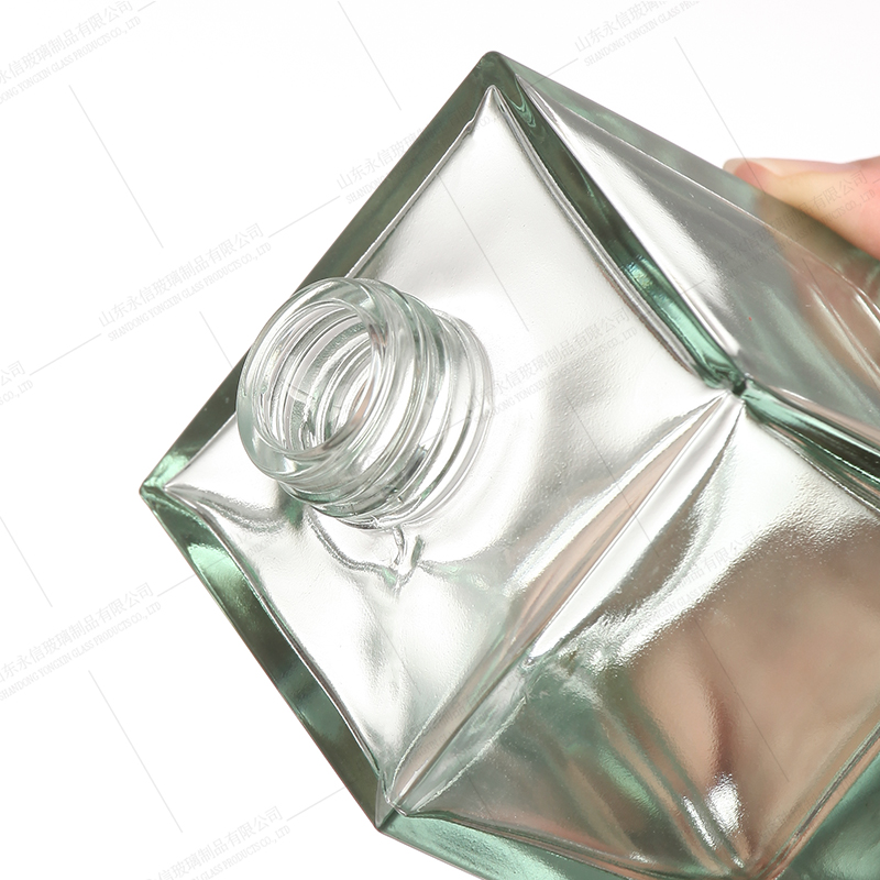Premium transparent aroma diffuser bottle provider