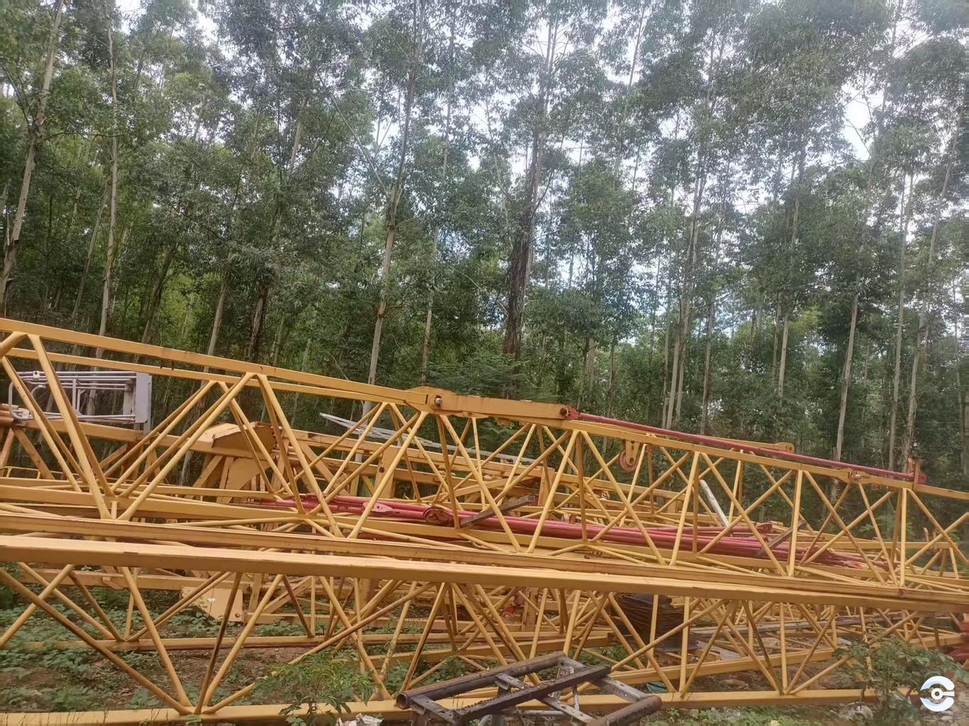 Used tower crane with steel frame and cabin Used tower crane with steel frame and cabin