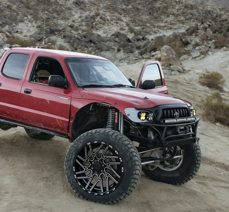 20-inch Bright Black Painted Wheels with Milled Edges and Rim Highlights