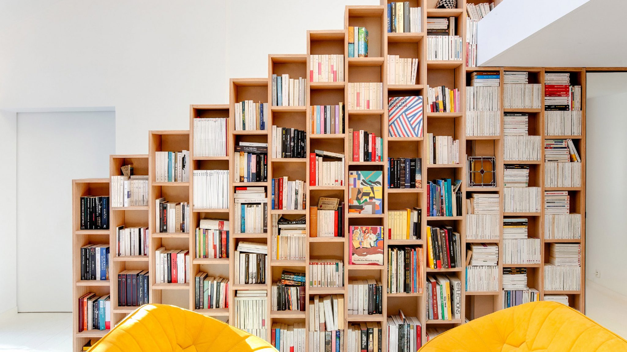 bookshelf-staircase-hero-1-2048x1152