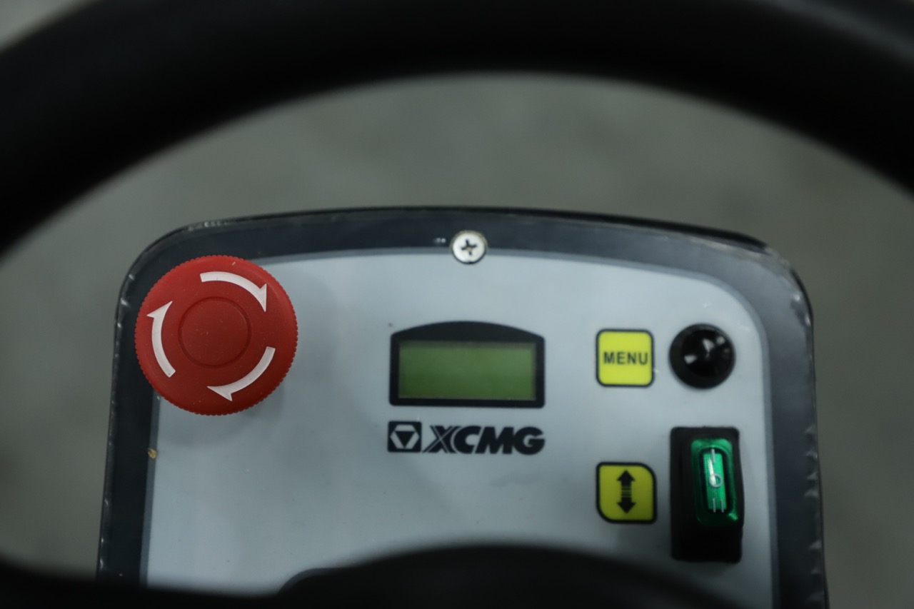 Industrial floor scrubber