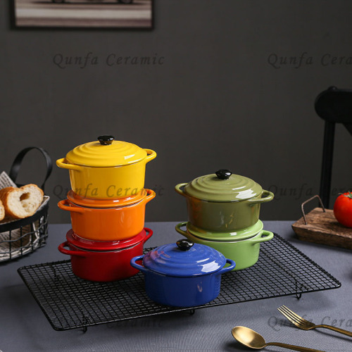 Glassa di colore rotondo mini casseruola in ceramica con coperchio