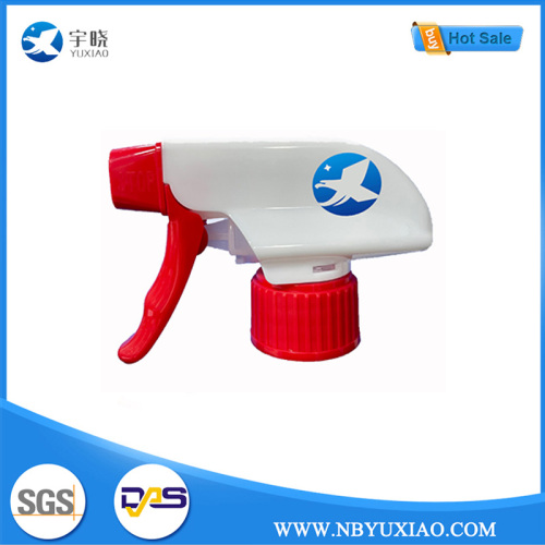 Бело-красный триггерный спрей. Настраиваемая область логотипа.