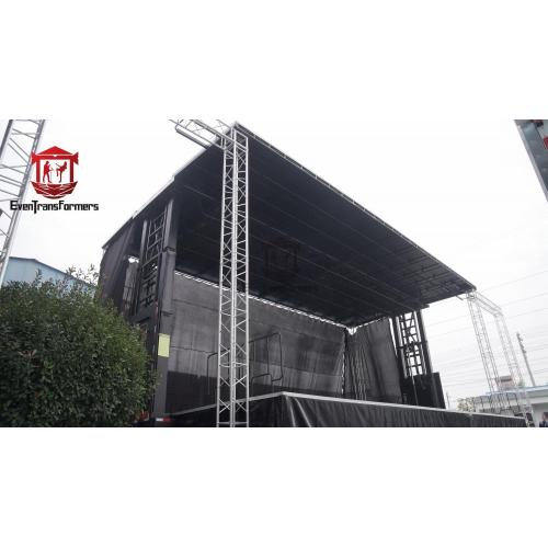 14x8.7x8m stadio su un trailer