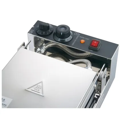 OEM Custom Commercial Square Waffle Making Machine with Adjustable Thermostat for Snack Foods