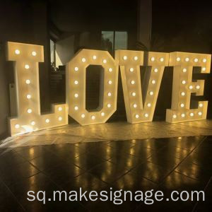 Ndriçoni letra në natyrë