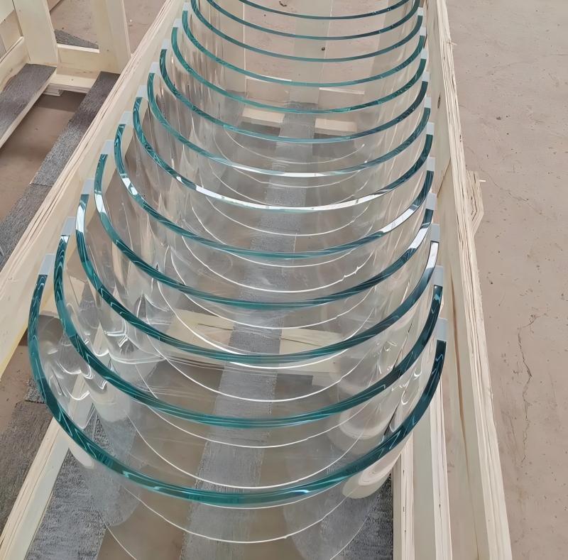 Curved transparent laminated glass