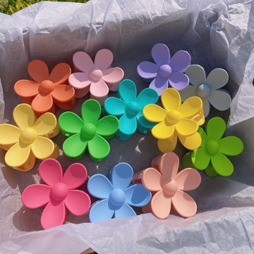 Colored Plastic Flower Shaped Hair Clips for Fashion Girls