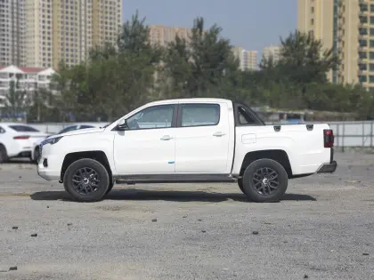 Top Selling Dongfeng 4x4 Rich Double Cabin Pickup Truck: Gasoline Model