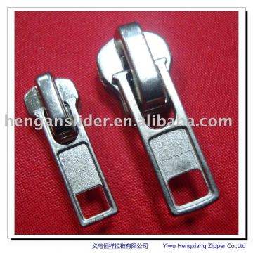 Metal zipper head