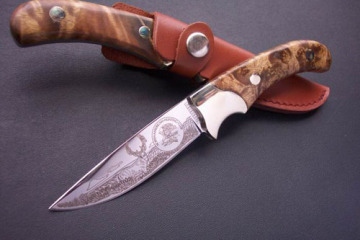 custom wildlife etch blade hunting knife w/brass bolster and wooden scales handle
