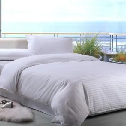 Patterned quilt cover for dormitory