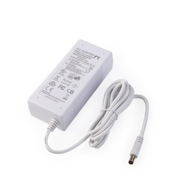 Universeller Weiß 18V 3A AC DC -Adapter