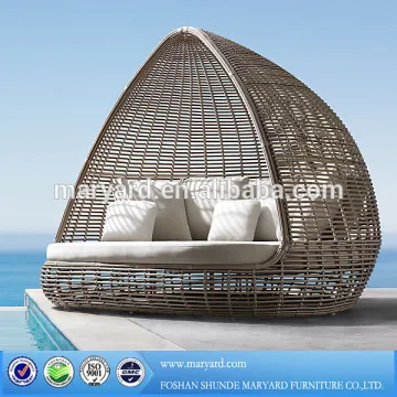 Thick round Wicker Lounge Daybed