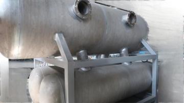 Pulp vacuum-assistant gas-liquid separator tank