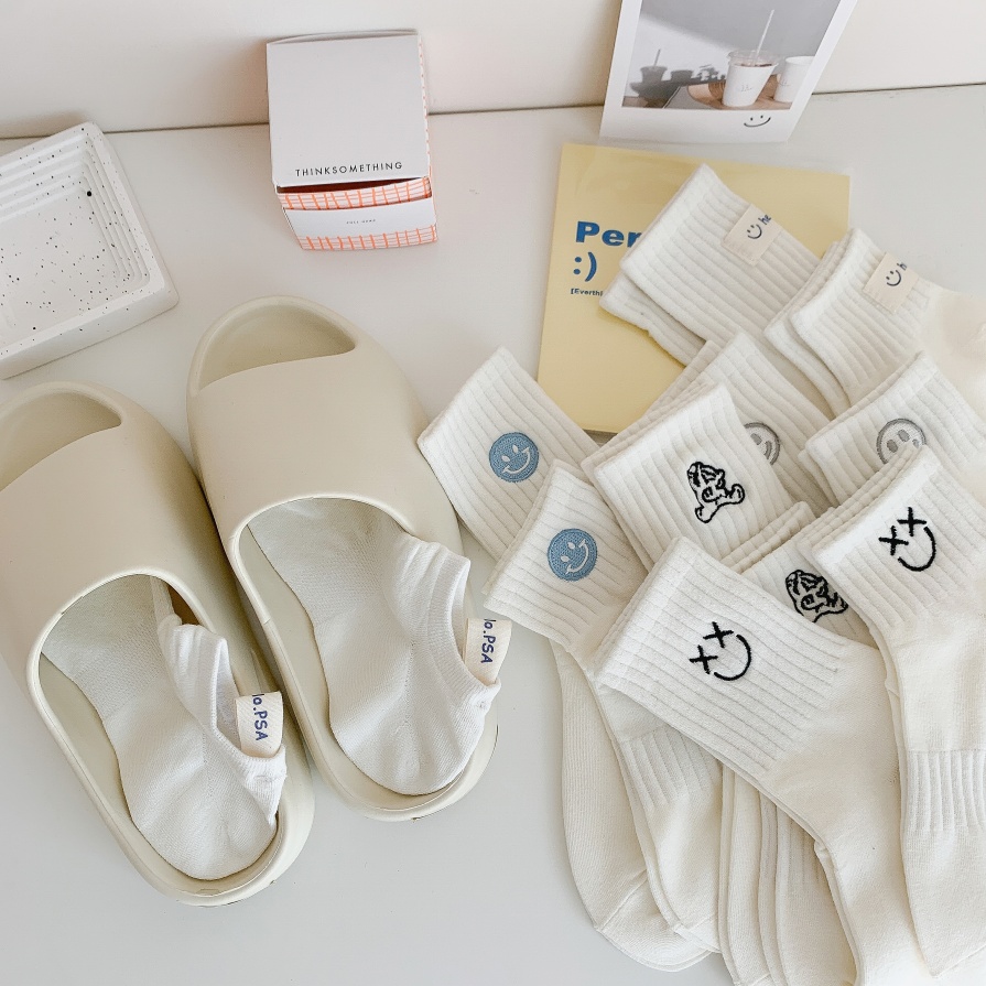 Kamusta nakangiting mukha ng tigre boat medyas