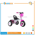 明るい色の安い子供の三輪車