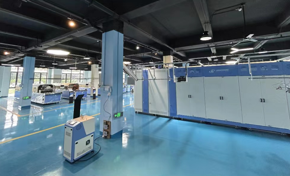 Intelligent Clothing Machine