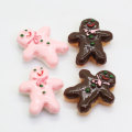 20*24mm Kawaii Piernik w kształcie człowieka Mini Żywica Charms Koraliki Szlam Ręcznie Craft Decor Cabochon Christmas Party Drzewo Spacer