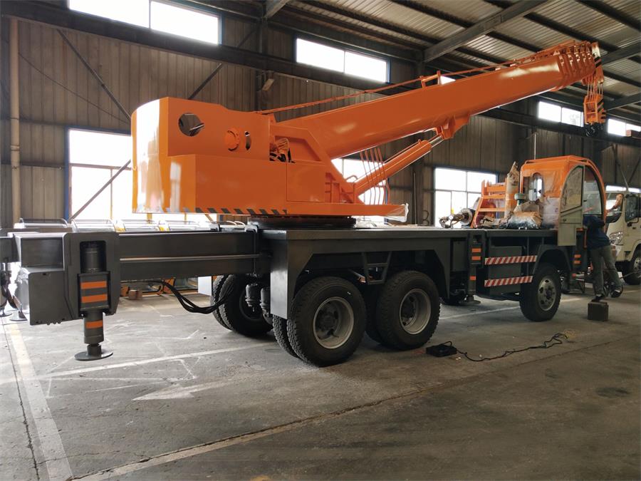 25 ton crane