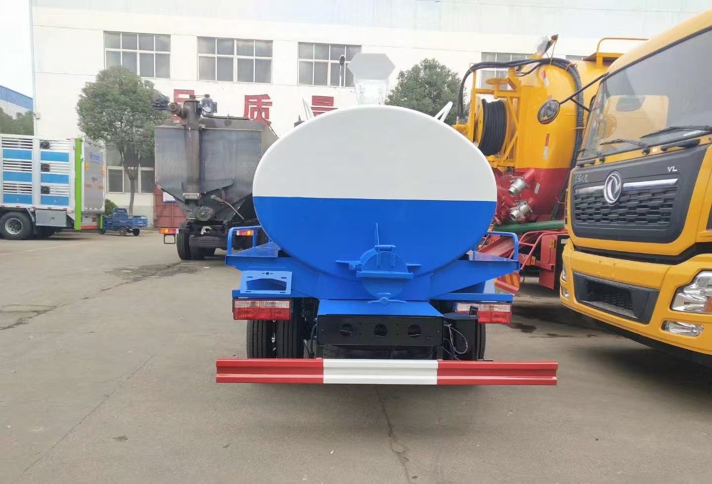 Durable Cleaning Sweeper Truck for Industrial Use