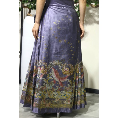 falda plisada de color púrpura pastel