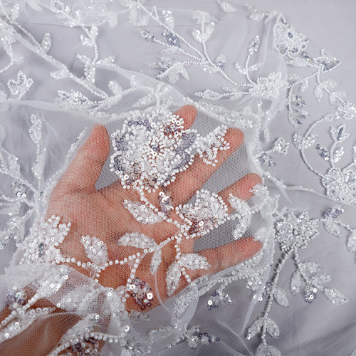 Ricamo in pizzo da sposa decorato con perline e paillettes