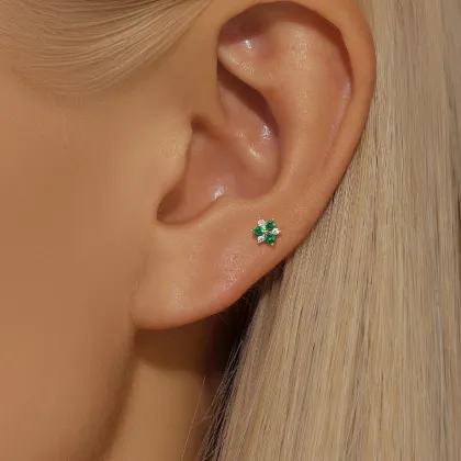 HYH S925 Sterling Silver Cute Minimalist Emerald and Zircon Stud Earrings