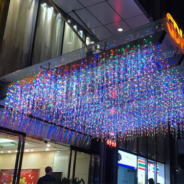 Collegare la luce di Natale con stringa di ghiacciolo natalizio