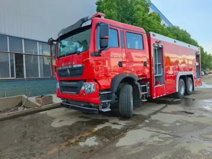 Water and Foam Fire Truck Fire Fighting Equipment