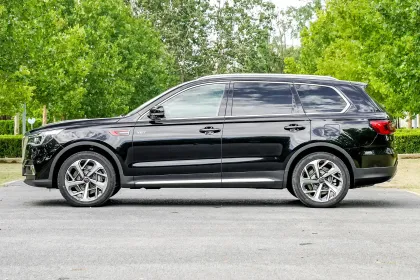 FAW Hongqi HS7 Hybrid SUV