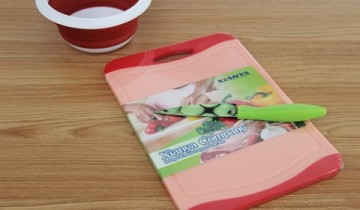 Plastic Chopping board with knife