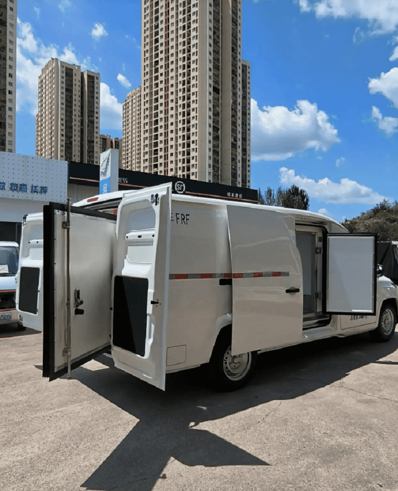 Focusing on Scenario-Based Vehicle Trends! Linli Auto Showcases Industry Adaptability with a Variety of New Energy Vehicles