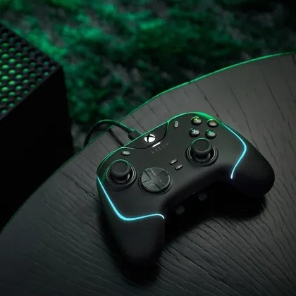 Razer Wolverine V2 Chroma Wireless Gamepad for Xbox One