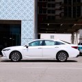 Бензин среднего размера три коробки Toyota Avalon