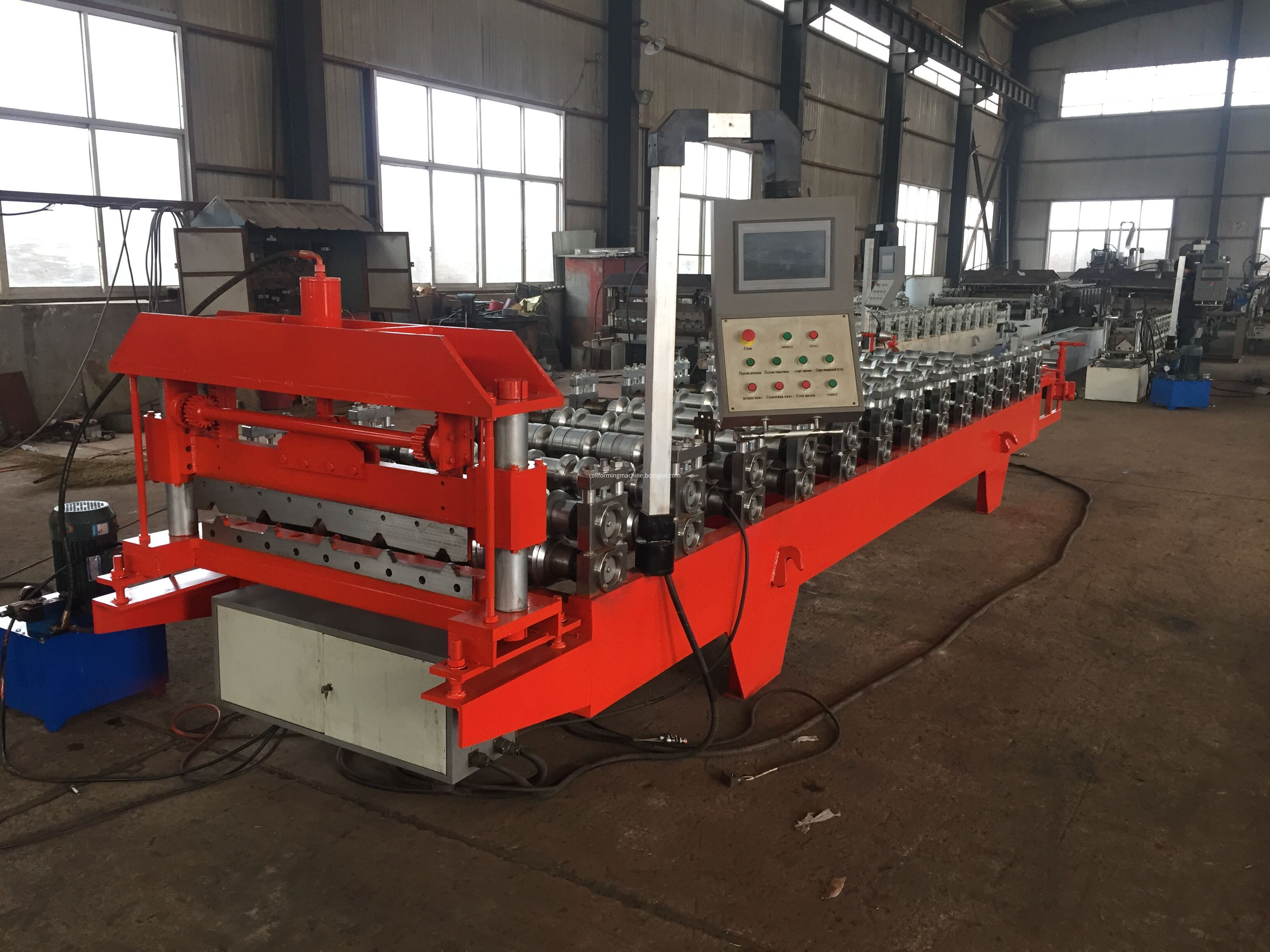 Wall and roof tle roll forming machine