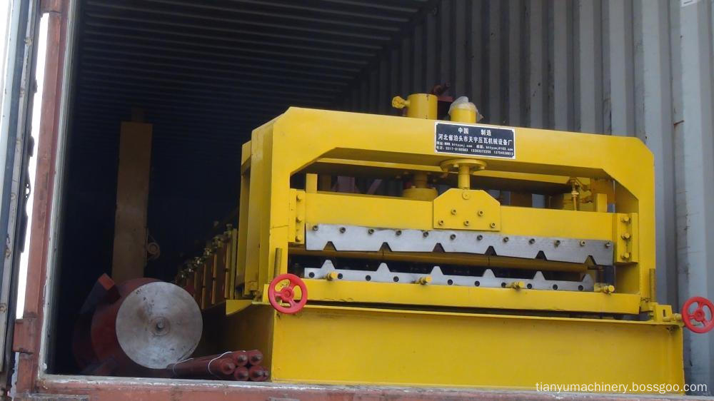 loading roll forming machine