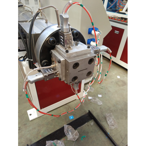 Ligne d&#39;extrusion de profilés PVC