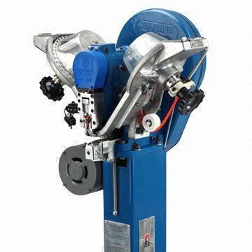 Automatic snap fastening machine, used for button attaching on cloth