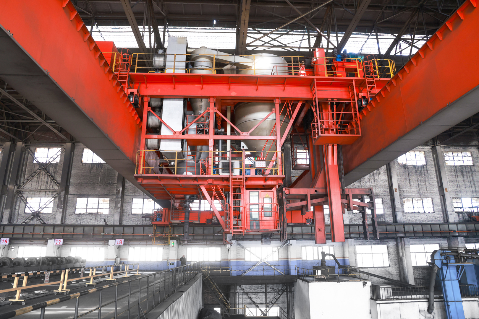 Multi-Functional Suction Crane