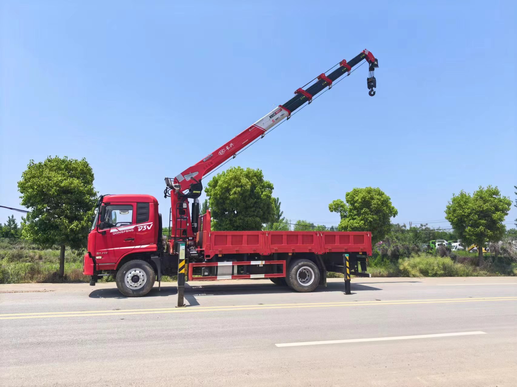 Heavy-duty truck crane