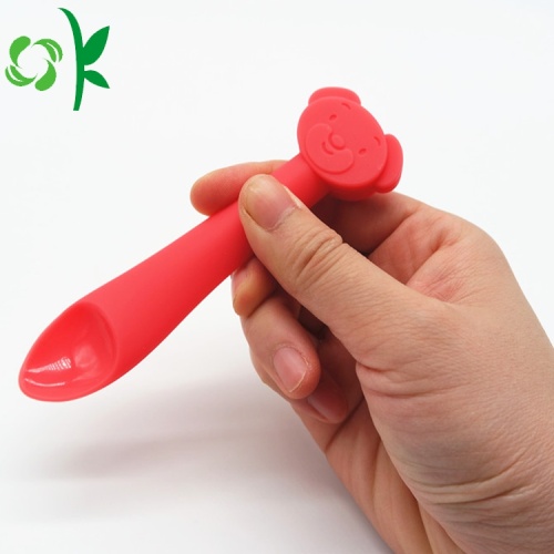 Cuillère d&#39;entraînement souple réutilisable de bébé de cuillère de silicone