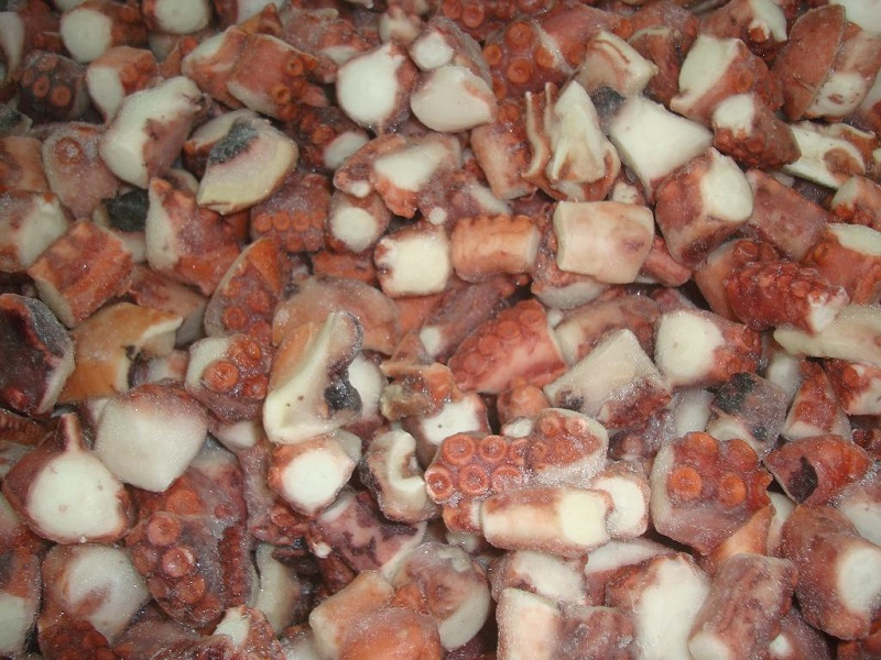 Čerstvě zmrazená nakrájená chobotnice