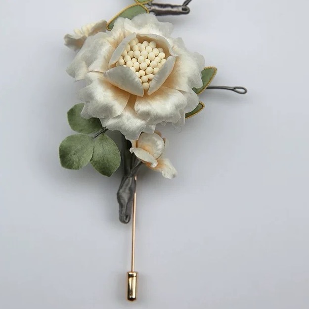 Original design of non-legacy velvet peony brooch