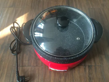 Round electric frying pan with glass lid