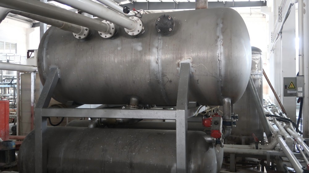 Vacuum gas-liquid separator tank equipment