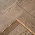 Plancher en bois à l'origine rectangulaire T&G